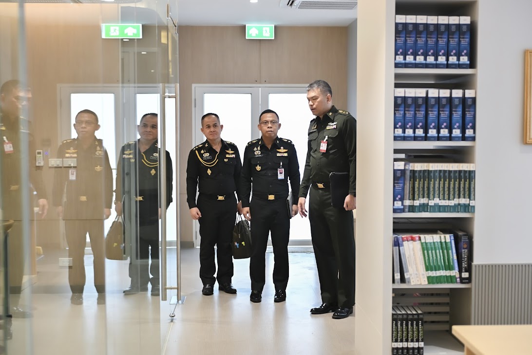 วันที่ 1 กรกฎาคม 2568 คณะกรรมการ ยศ.ทบ. เยี่ยมชมบรรยากาศการจัดการเรียนรู้และสิ่งสนับสนุนการเรียนการสอน ณ ห้องสมุดมยุรี พลางกูร ชั้น 3 อาคารเจ้าฟ้าเพชรรัตน์  วิทยาลัยแพทยศาสตร์พระมงกุฎเกล้า
