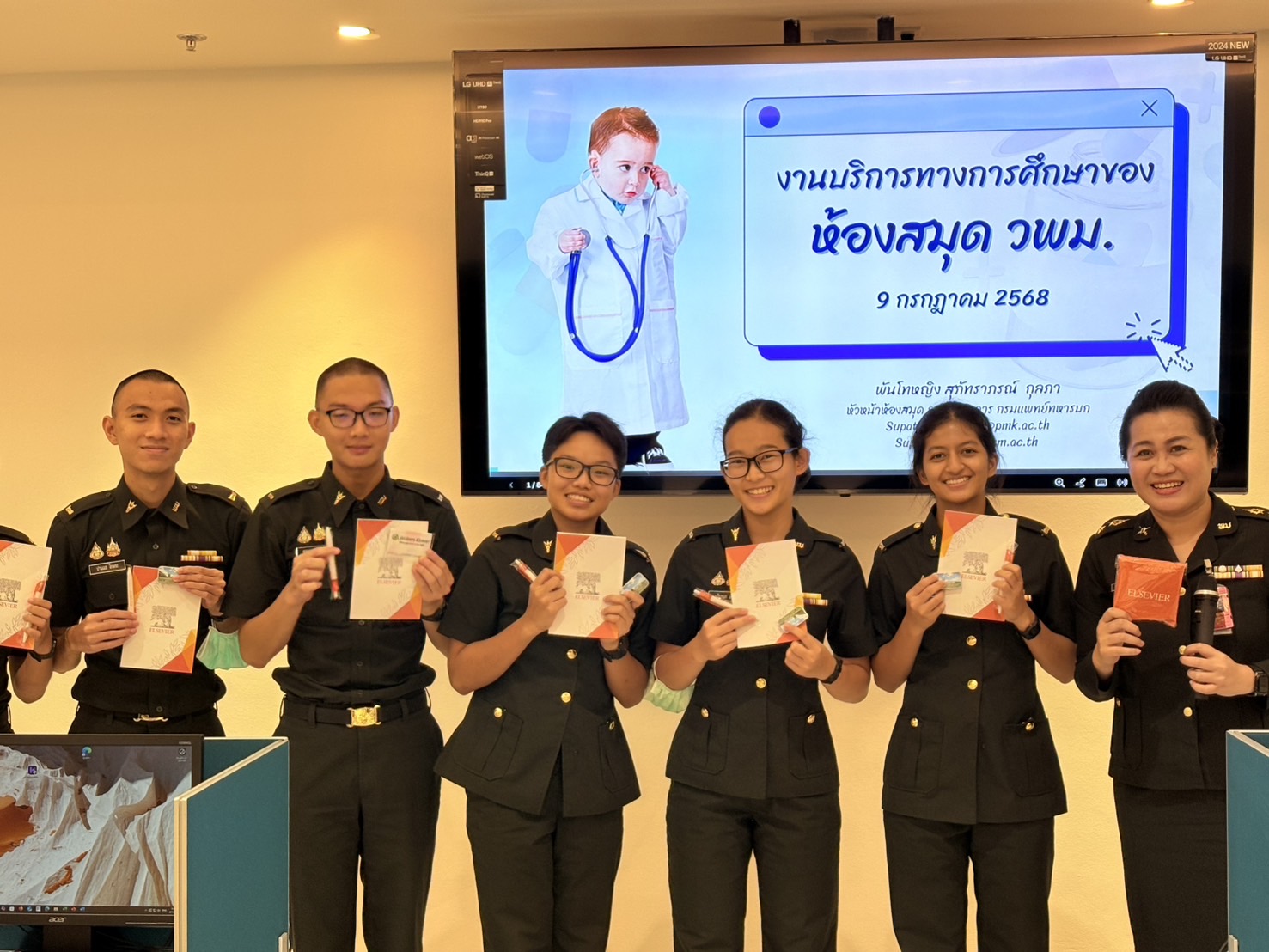 เมื่อวันที่ 9 กรกฎาคม 2568 พันโทหญิงสุภัทราภรณ์ กุลภา หัวหน้าแผนกห้องสมุด กองวิทยาการ กรมแพทย์ทหารบก แนะนำการใช้งานฐานข้อมูลห้องสมุด ให้แก่ นพท./นศพ. วพม. ชั้นปีที่ 2
